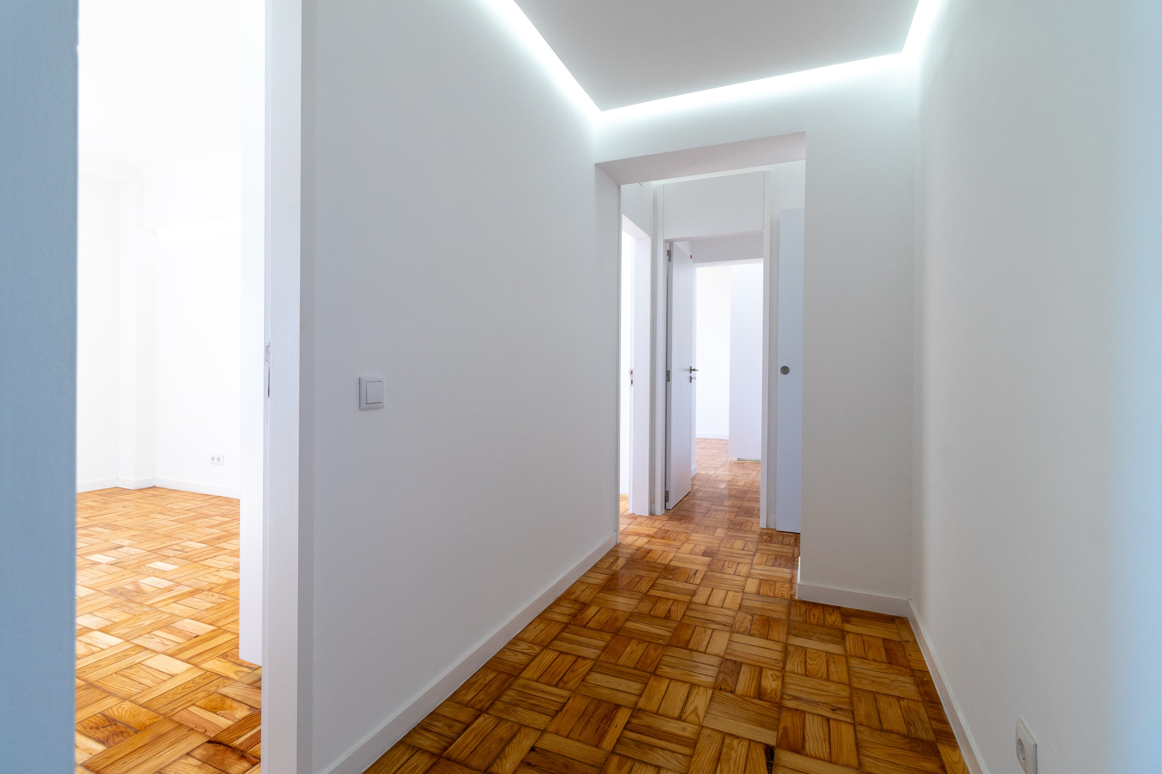 Corredor dos quartos do T4 nas Laranjeiras, São Domingos de Benfica