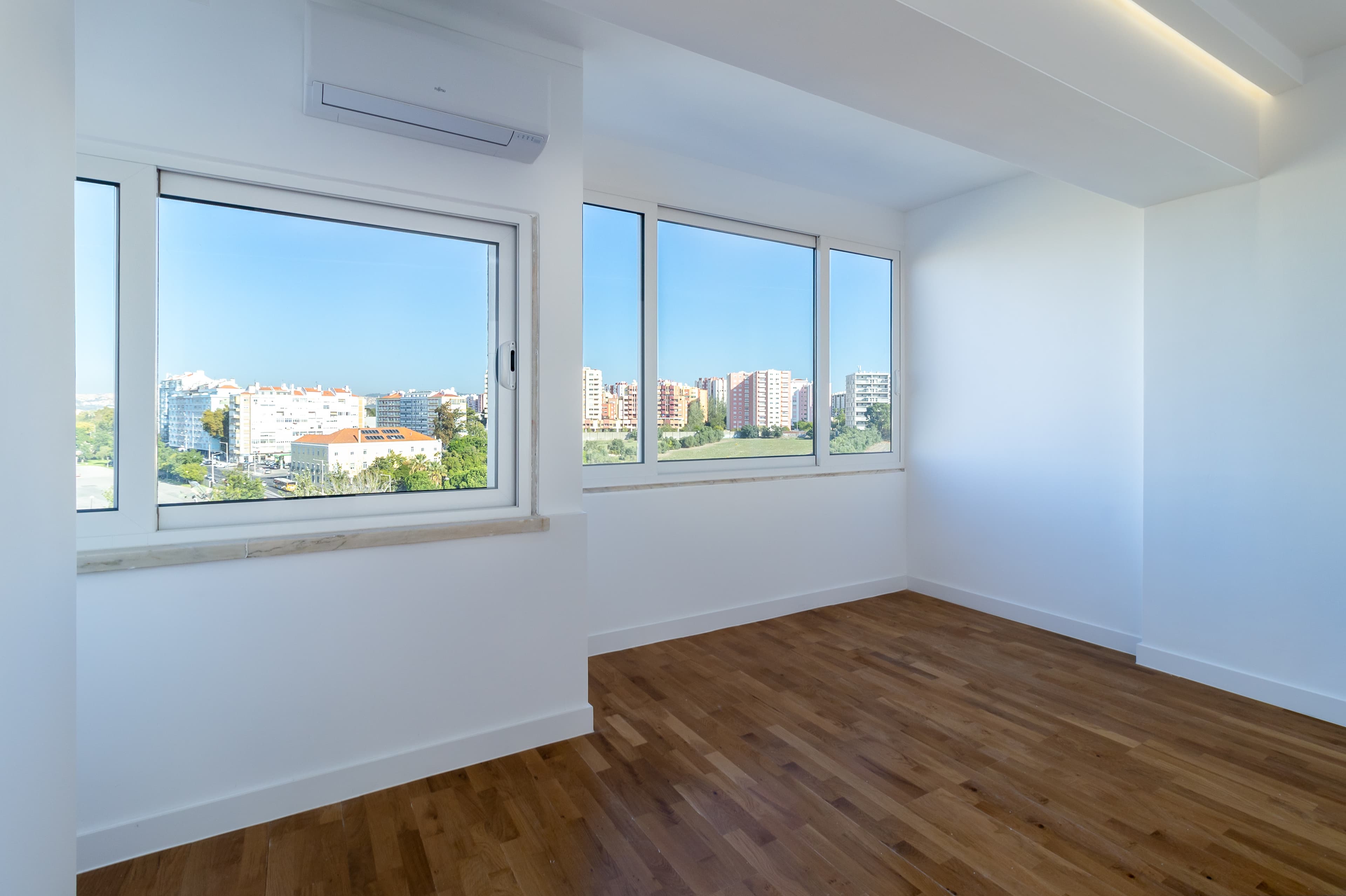 Sala remodelada do T4 nas Laranjeiras, São Domingos de Benfica
